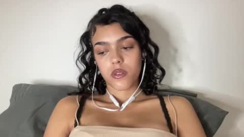 Snapshot of vickyyyx chatting on January 2025 05:13:02 AM Goddess Victory  online show from January 2025 05:13:02 AM
