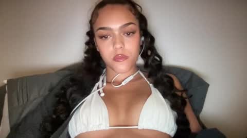 Snapshot of vickyyyx chatting on January 2025 02:50:01 AM Goddess Victory  online show from January 2025 02:50:01 AM