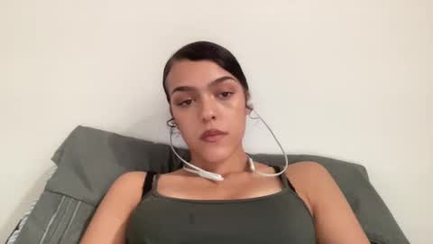 Snapshot of vickyyyx chatting on January 2025 02:40:01 AM Goddess Victory  online show from January 2025 02:40:01 AM