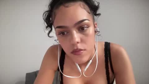 Snapshot of vickyyyx chatting on January 2025 07:25:02 AM Goddess Victory  online show from January 2025 07:25:02 AM
