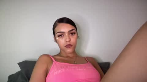 Snapshot of vickyyyx chatting on January 2025 05:10:02 AM Goddess Victory  online show from January 2025 05:10:02 AM