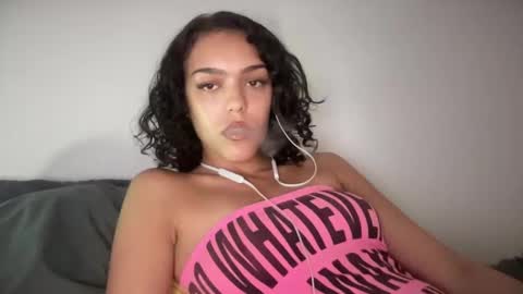 Snapshot of vickyyyx chatting on February 2025 06:56:02 AM Goddess Victory  online show from February 2025 06:56:02 AM