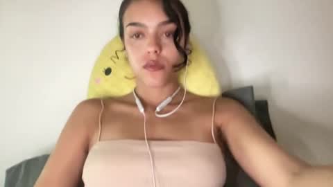 Snapshot of vickyyyx chatting on February 2025 02:30:01 AM Goddess Victory  online show from February 2025 02:30:01 AM