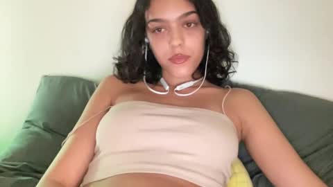 Snapshot of vickyyyx chatting on February 2025 05:58:01 AM Goddess Victory  online show from February 2025 05:58:01 AM