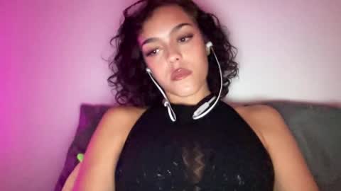 Snapshot of vickyyyx chatting on February 2025 05:31:01 AM Goddess Victory  online show from February 2025 05:31:01 AM