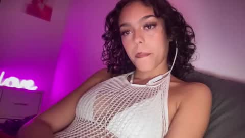 Snapshot of vickyyyx chatting on February 2025 05:34:01 AM Goddess Victory  online show from February 2025 05:34:01 AM