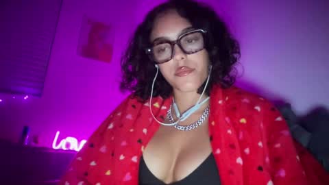 Snapshot of vickyyyx chatting on February 2025 07:33:01 AM Goddess Victory  online show from February 2025 07:33:01 AM