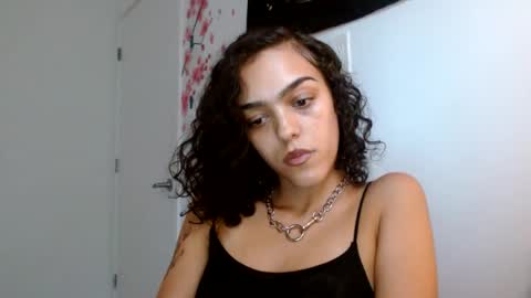 Snapshot of vickyyyx chatting on September 2025 10:20:01 PM Goddess Victory  online show from September 2025 10:20:01 PM