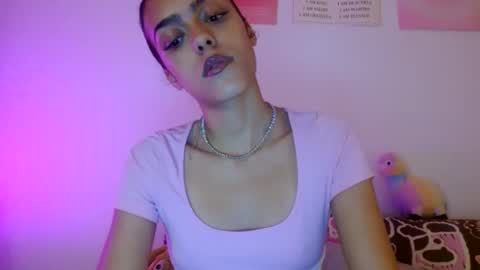 Snapshot of vickyyyx chatting on October 2025 12:31:02 AM Goddess Victory  online show from October 2025 12:31:02 AM