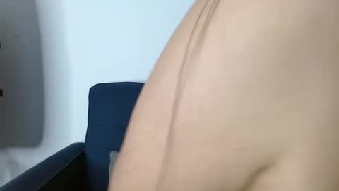 Snapshot of vicno_couple chatting on May 2026 02:05:02 AM david and emma online show from May 2026 02:05:02 AM
