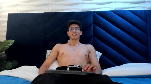 Victor Oliveira online show from March 2026 09:26:02 PM