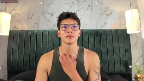 Victor Oliveira online show from April 2026 07:11:02 PM