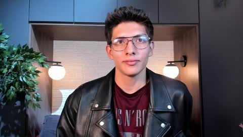 Victor Oliveira online show from April 2026 08:09:01 PM