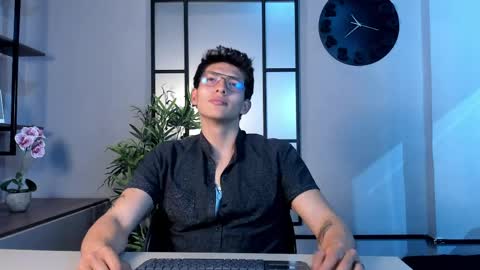 Victor Oliveira online show from April 2026 07:41:01 PM