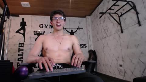 Victor Oliveira online show from April 2026 09:39:33 PM