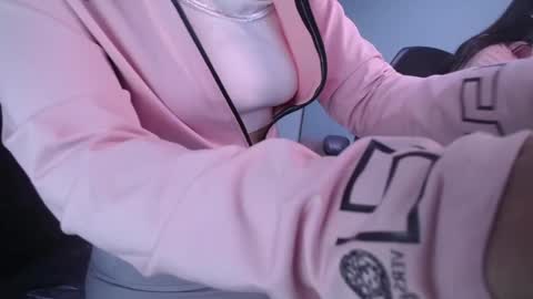 Snapshot of victoria_hernandez_t chatting on September 2025 12:52:01 PM Victoria online show from September 2025 12:52:01 PM