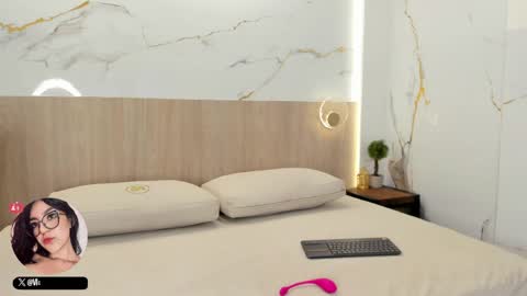  Victoria H  online show from April 2026 11:25:01 AM