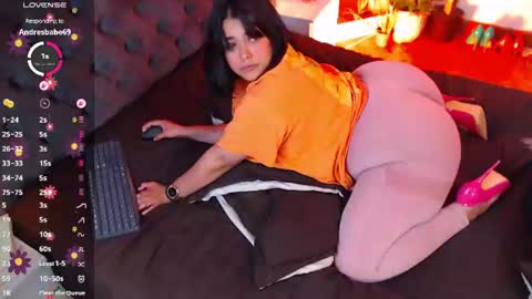 Snapshot of victoria_monteroo chatting on June 2026 02:53:01 AM Call me Vic online show from June 2026 02:53:01 AM