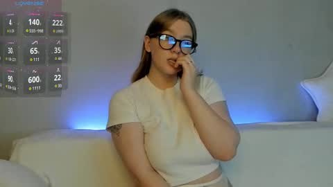 Snapshot of victoria_pum_ chatting on December 2024 07:33:01 PM Jessie online show from December 2024 07:33:01 PM
