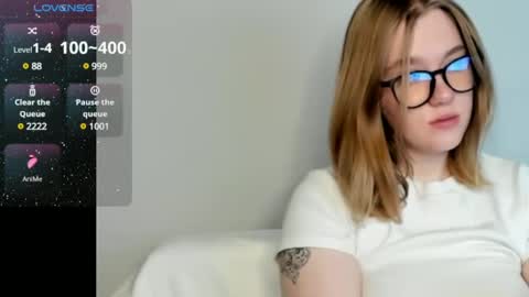 Snapshot of victoria_pum_ chatting on January 2025 01:45:02 AM Jessie online show from January 2025 01:45:02 AM