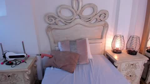 victoria  online show from December 2024 02:36:02 PM