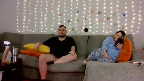 Snapshot of victoriaandjesse chatting on December 2024 05:07:02 AM Victoria and Jesse online show from December 2024 05:07:02 AM