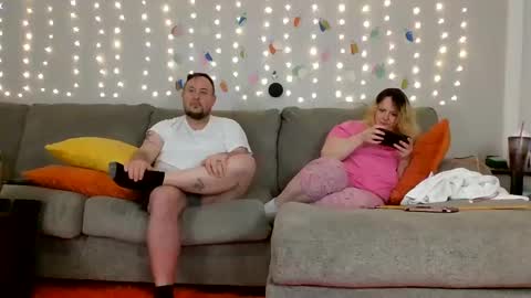 Snapshot of victoriaandjesse chatting on December 2024 04:45:01 AM Victoria and Jesse online show from December 2024 04:45:01 AM