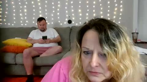 Snapshot of victoriaandjesse chatting on December 2024 07:11:02 AM Victoria and Jesse online show from December 2024 07:11:02 AM