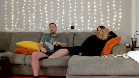 Snapshot of victoriaandjesse chatting on December 2024 02:56:02 AM Victoria and Jesse online show from December 2024 02:56:02 AM
