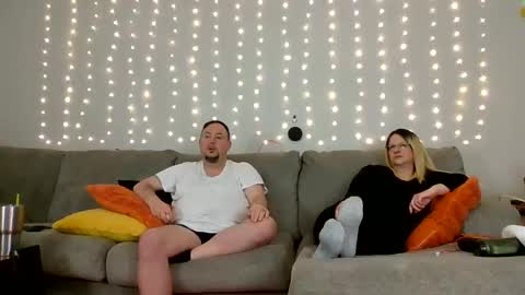 Snapshot of victoriaandjesse chatting on December 2024 09:16:02 AM Victoria and Jesse online show from December 2024 09:16:02 AM