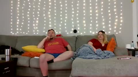 Snapshot of victoriaandjesse chatting on December 2024 08:51:02 AM Victoria and Jesse online show from December 2024 08:51:02 AM