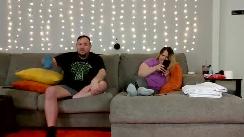 Snapshot of victoriaandjesse chatting on December 2024 07:24:02 AM Victoria and Jesse online show from December 2024 07:24:02 AM