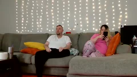Snapshot of victoriaandjesse chatting on January 2025 04:39:01 PM Victoria and Jesse online show from January 2025 04:39:01 PM