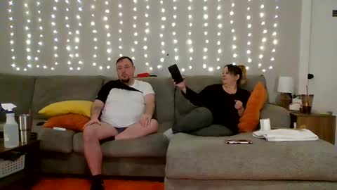 Snapshot of victoriaandjesse chatting on February 2025 12:29:01 PM Victoria and Jesse online show from February 2025 12:29:01 PM