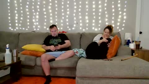 Snapshot of victoriaandjesse chatting on February 2025 12:43:02 PM Victoria and Jesse online show from February 2025 12:43:02 PM