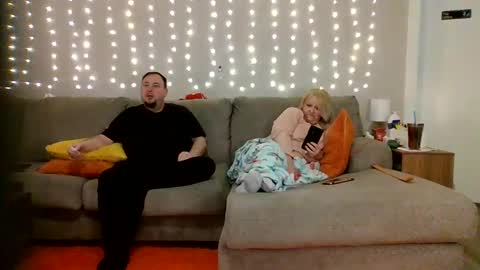 Snapshot of victoriaandjesse chatting on February 2025 08:09:01 PM Victoria and Jesse online show from February 2025 08:09:01 PM
