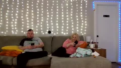 Snapshot of victoriaandjesse chatting on February 2025 04:21:02 AM Victoria and Jesse online show from February 2025 04:21:02 AM