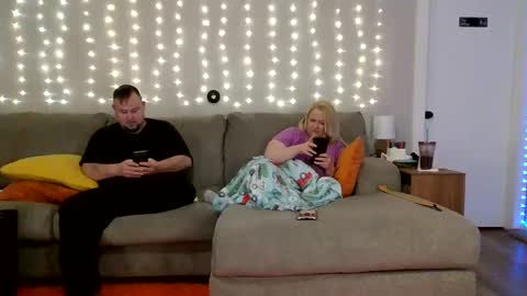 Snapshot of victoriaandjesse chatting on March 2025 04:25:02 AM Victoria and Jesse online show from March 2025 04:25:02 AM