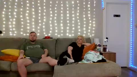Snapshot of victoriaandjesse chatting on March 2025 08:22:01 AM Victoria and Jesse online show from March 2025 08:22:01 AM