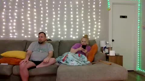 Snapshot of victoriaandjesse chatting on March 2025 04:19:01 AM Victoria and Jesse online show from March 2025 04:19:01 AM