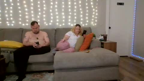 Snapshot of victoriaandjesse chatting on September 2025 01:18:01 AM Victoria and Jesse online show from September 2025 01:18:01 AM