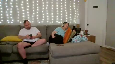 Snapshot of victoriaandjesse chatting on October 2025 08:01:01 AM Victoria and Jesse online show from October 2025 08:01:01 AM