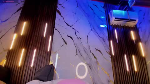 Victoria  online show from November 2025 08:40:02 PM