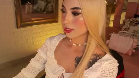 Snapshot of victoriagolden chatting on December 2024 09:37:01 PM VICTORIA online show from December 2024 09:37:01 PM