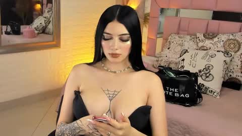 Snapshot of victoriagolden chatting on January 2025 01:43:02 AM VICTORIA online show from January 2025 01:43:02 AM