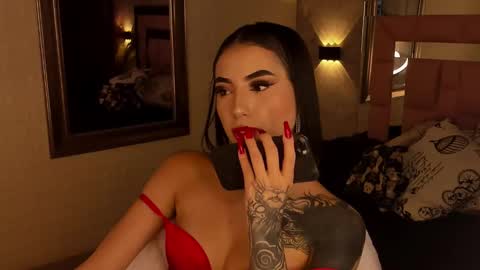 Snapshot of victoriagolden chatting on February 2025 10:50:01 PM VICTORIA online show from February 2025 10:50:01 PM