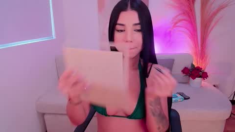 Victoria online show from November 2025 10:08:02 PM