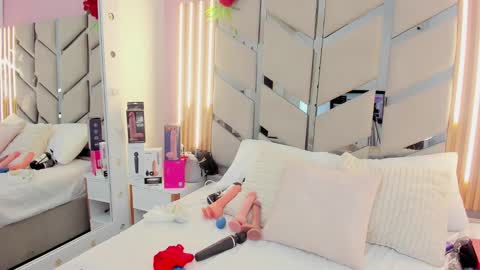 Victoria Moon  online show from September 2025 09:21:02 AM
