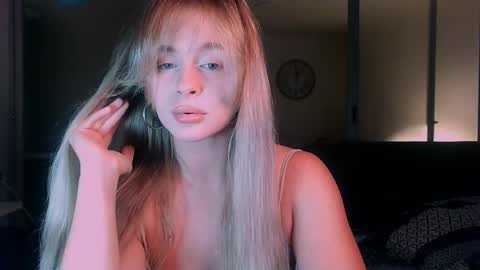 Eva and Victor online show from October 2025 12:04:02 PM