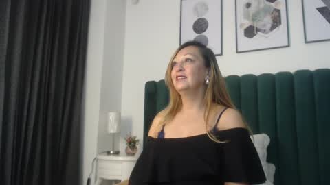Snapshot of victoriaqueen_fg_ chatting on September 2025 01:27:01 PM victoriaqueen_fg_ online show from September 2025 01:27:01 PM